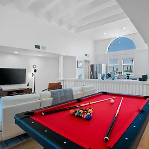 https://chic-uptown-phoenix-home-pool-table-perfect-location.scottsdalehotels.org